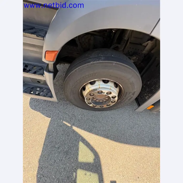 Camions, remorques tandem, voitures et équipement de bureau-15