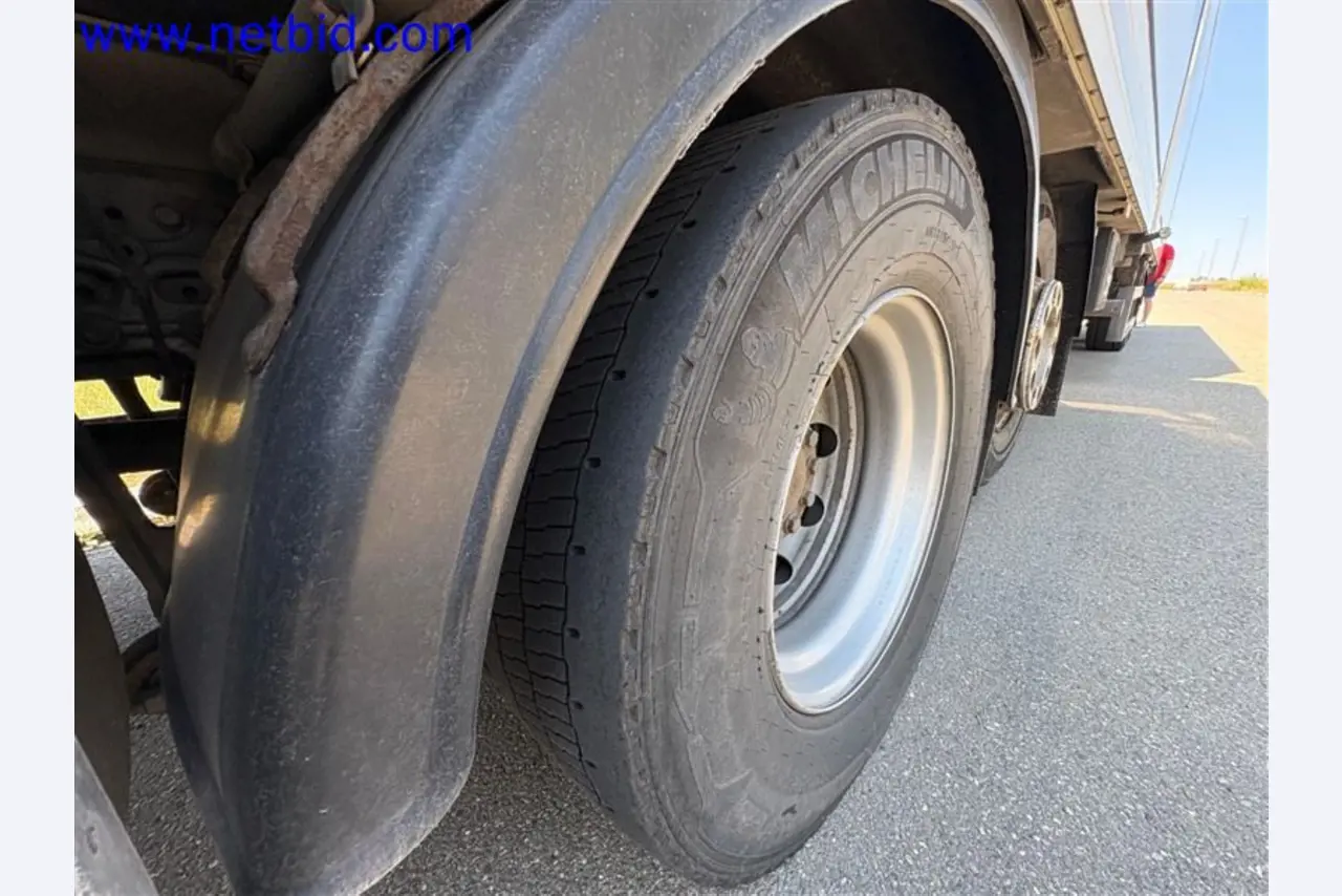 Camions, remorques tandem, voitures et équipement de bureau-16