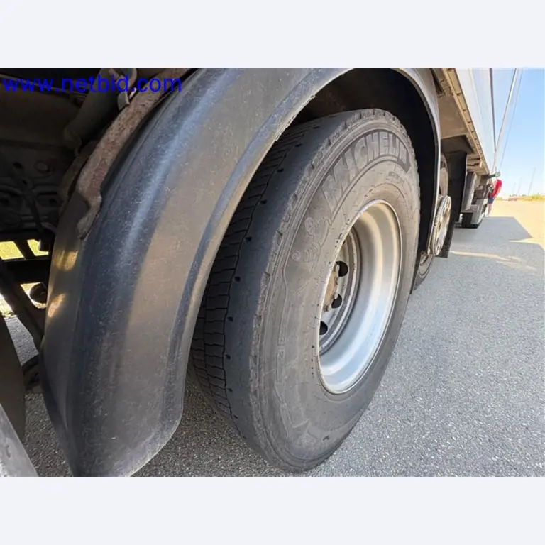 Camions, remorques tandem, voitures et équipement de bureau-16