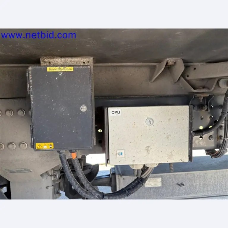 Camions, remorques tandem, voitures et équipement de bureau-17