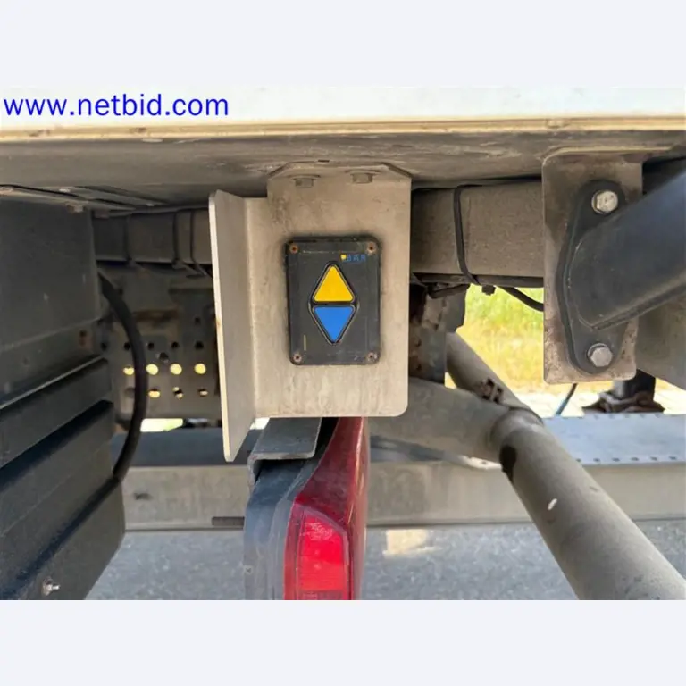 Camions, remorques tandem, voitures et équipement de bureau-18