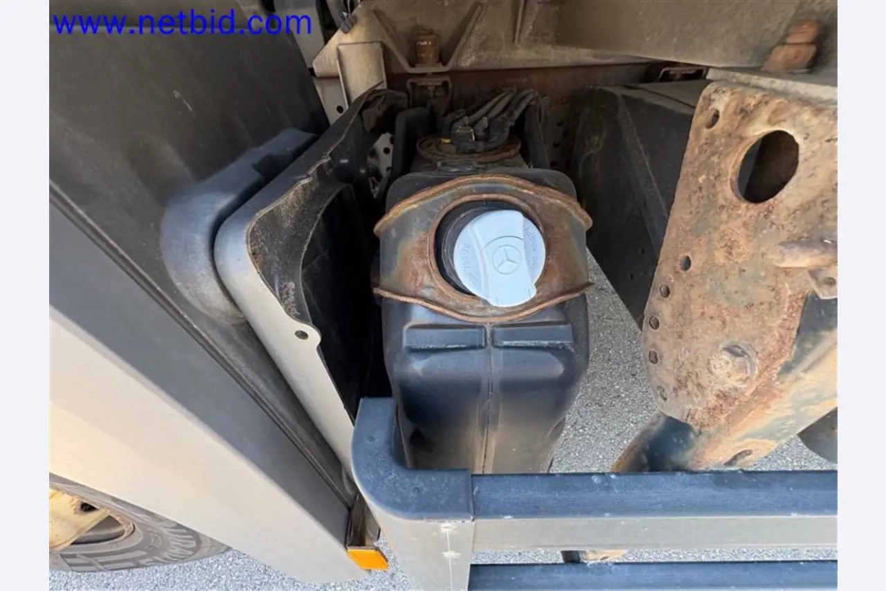 Camions, remorques tandem, voitures et équipement de bureau-19