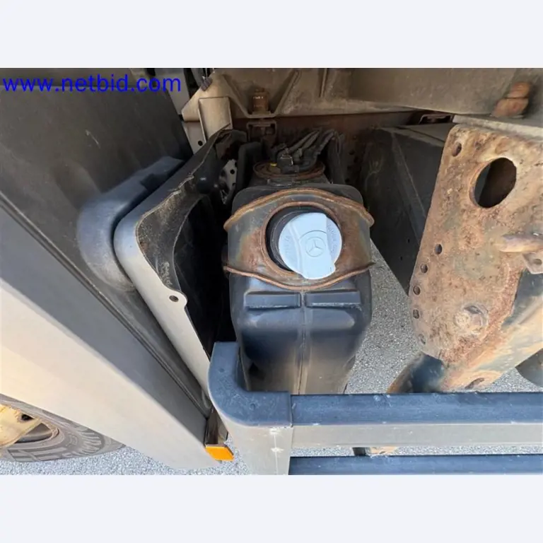 Camions, remorques tandem, voitures et équipement de bureau-19