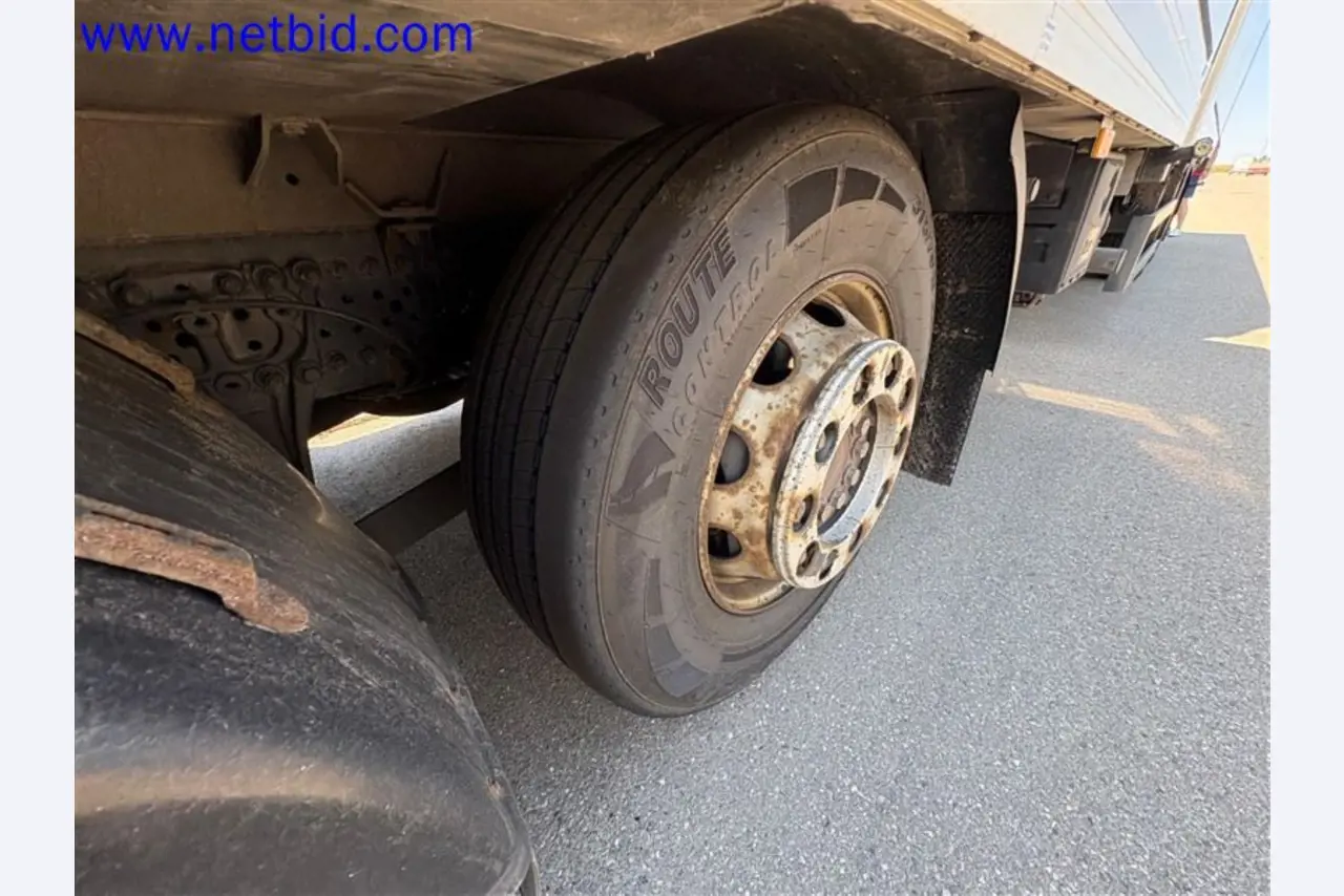 Camions, remorques tandem, voitures et équipement de bureau-20