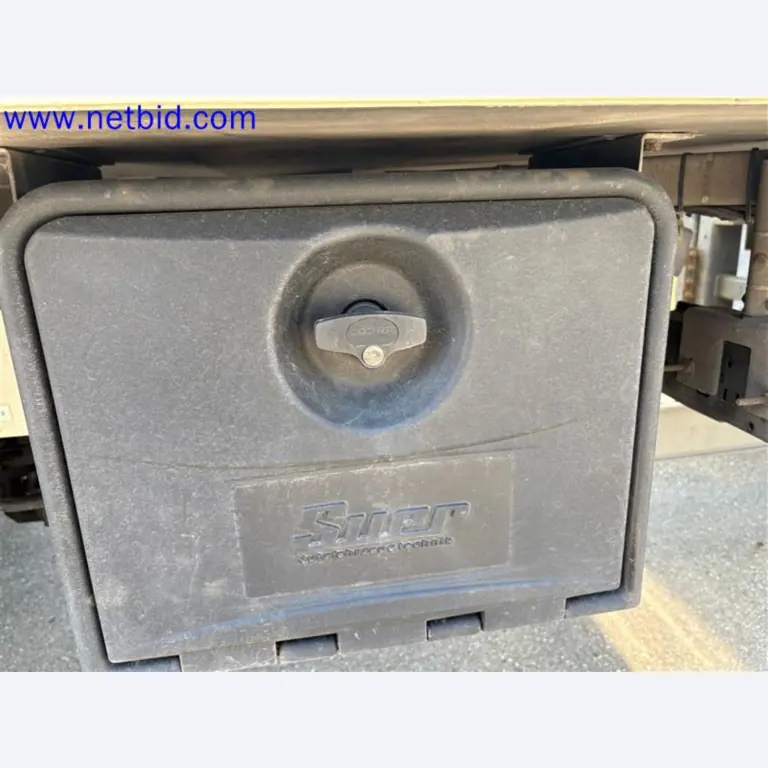 Camions, remorques tandem, voitures et équipement de bureau-21