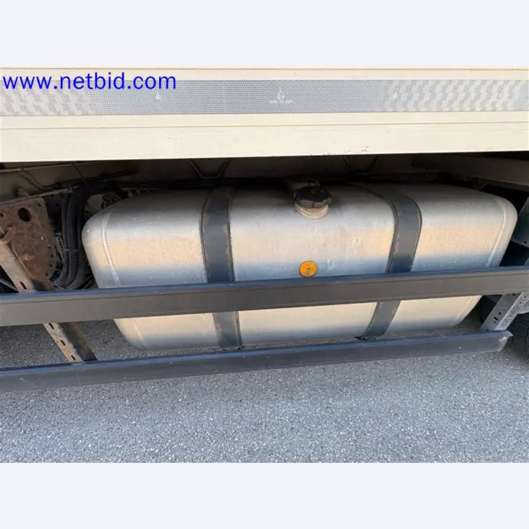 Camions, remorques tandem, voitures et équipement de bureau-22