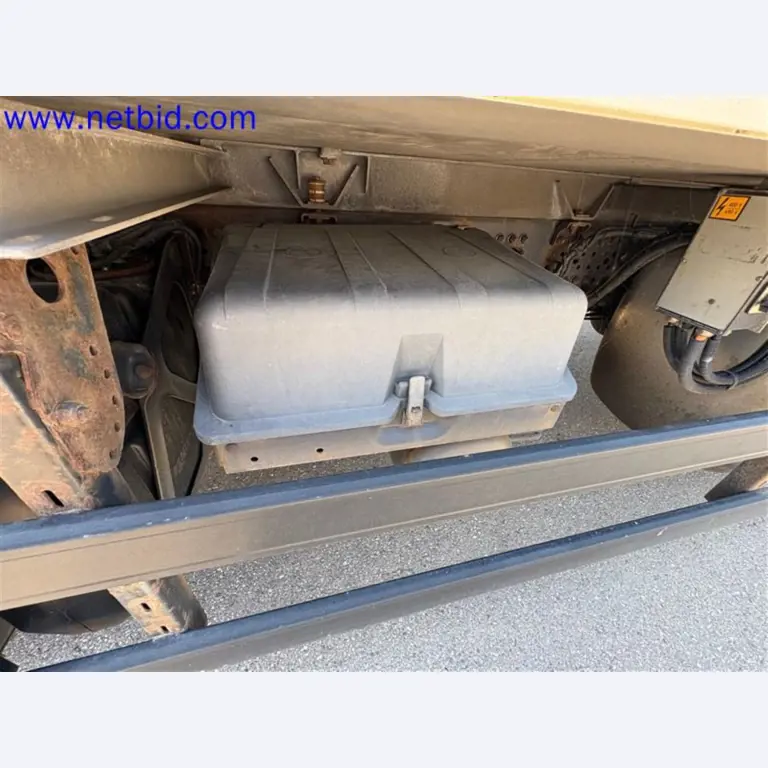 Camions, remorques tandem, voitures et équipement de bureau-23