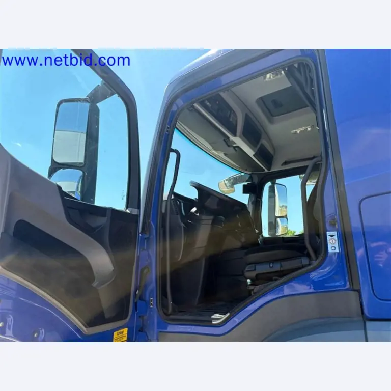 Camions, remorques tandem, voitures et équipement de bureau-24