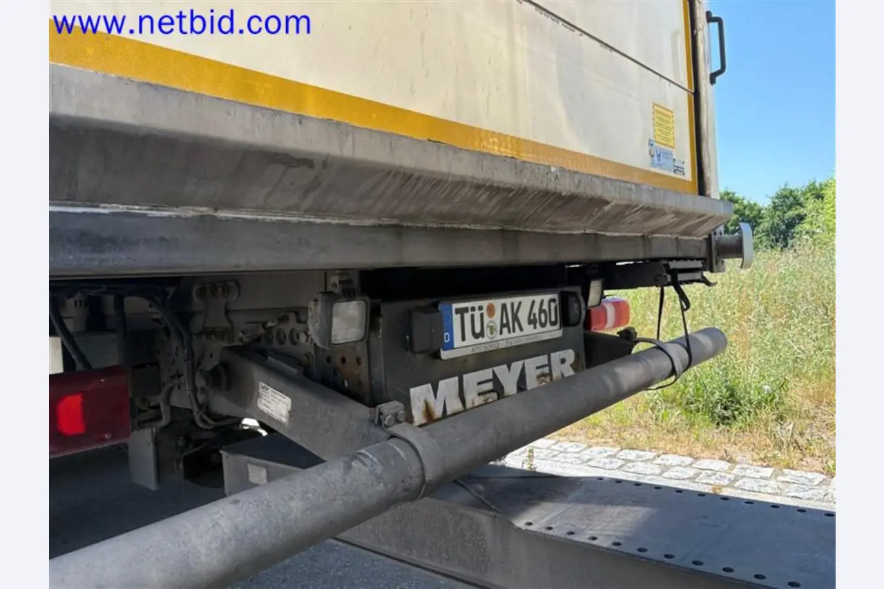 Camions, remorques tandem, voitures et équipement de bureau-25