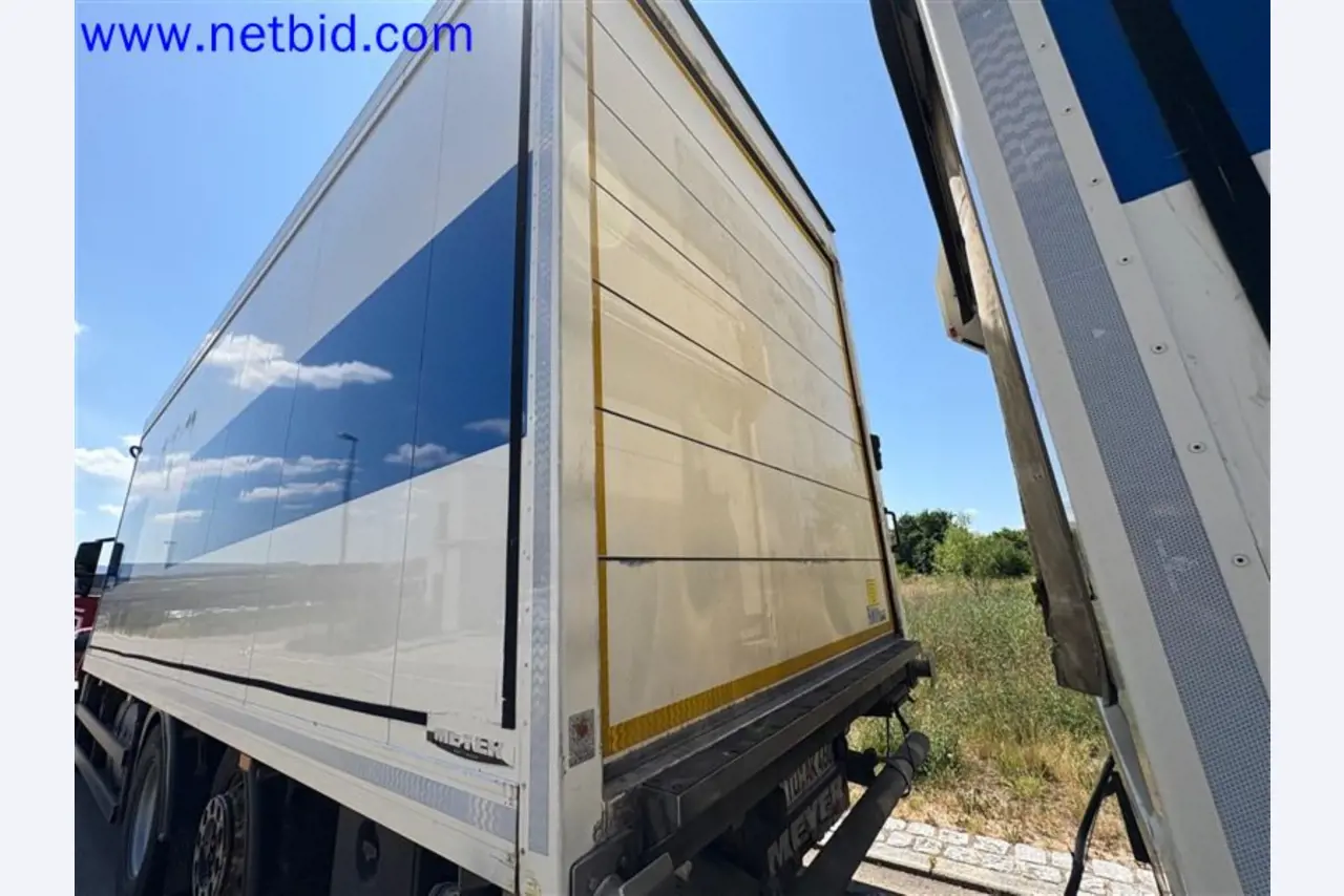 Camions, remorques tandem, voitures et équipement de bureau-26