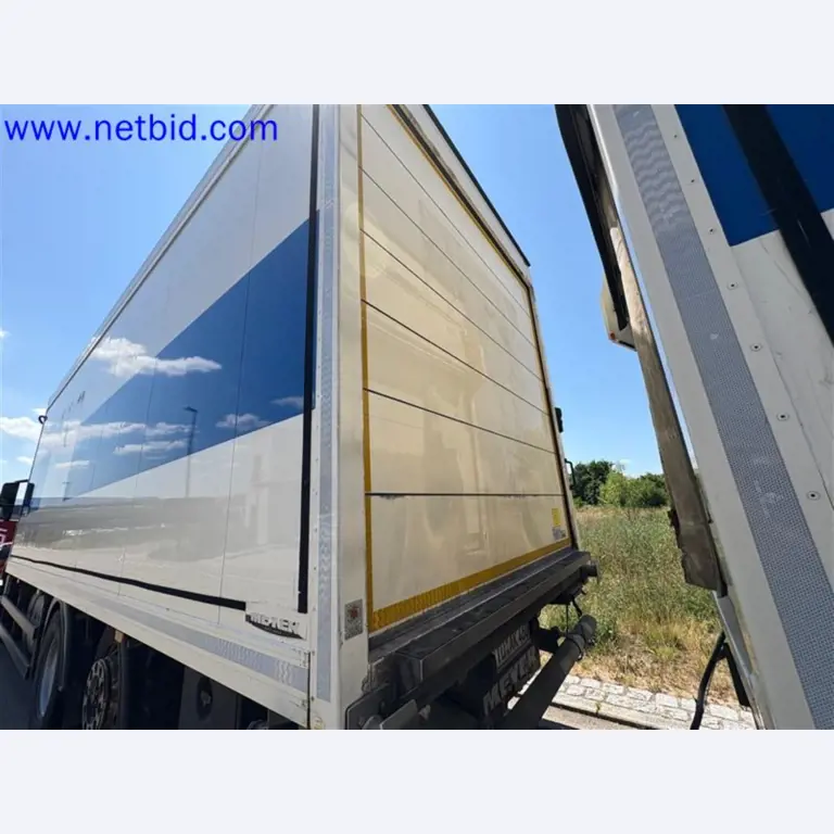 Camions, remorques tandem, voitures et équipement de bureau-26