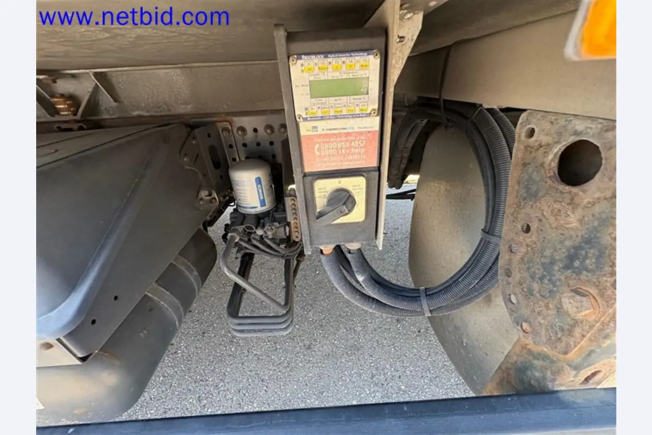 Camions, remorques tandem, voitures et équipement de bureau-27