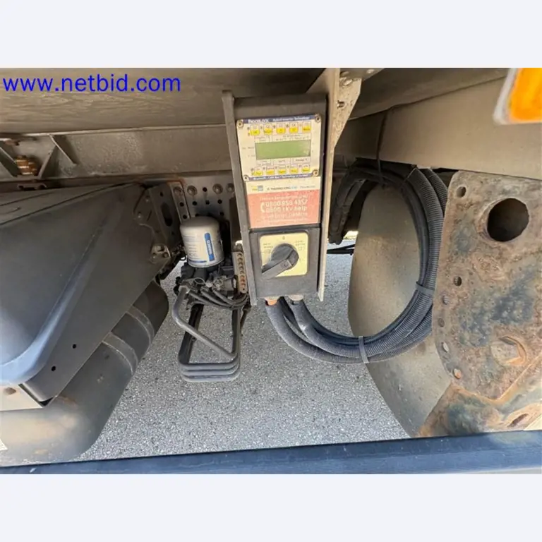 Camions, remorques tandem, voitures et équipement de bureau-27