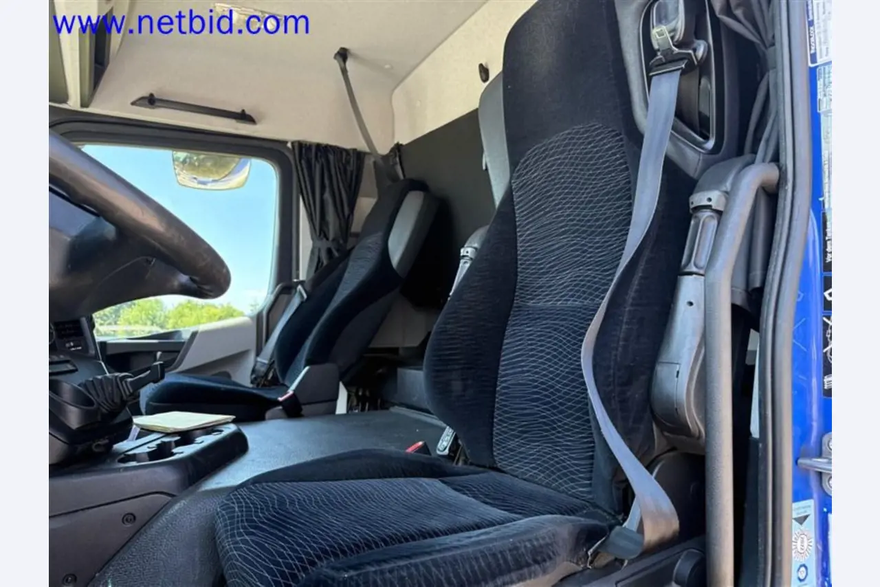 Camions, remorques tandem, voitures et équipement de bureau-28