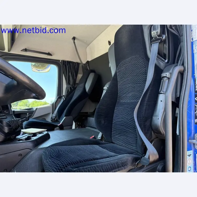 Camions, remorques tandem, voitures et équipement de bureau-28