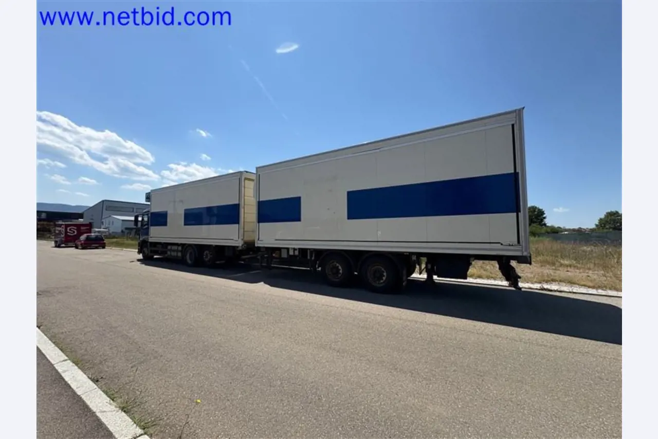 Camions, remorques tandem, voitures et équipement de bureau-2