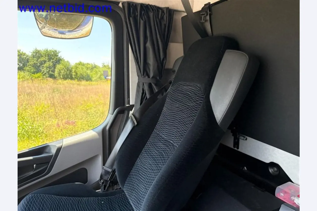 Camions, remorques tandem, voitures et équipement de bureau-30