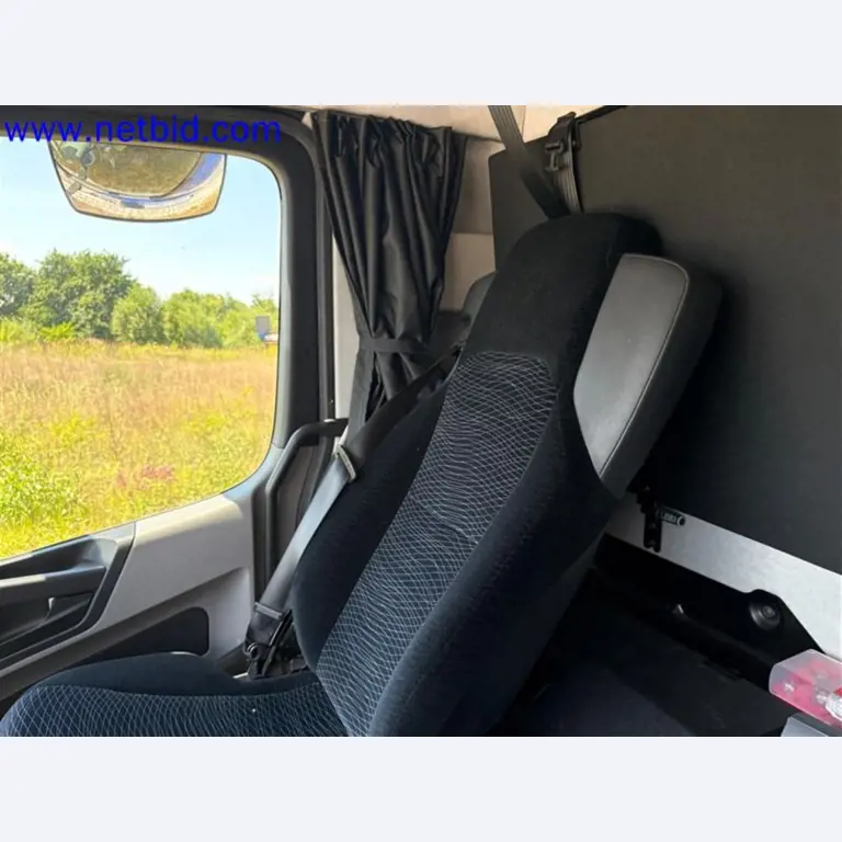 Camions, remorques tandem, voitures et équipement de bureau-30