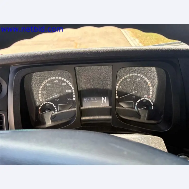 Camions, remorques tandem, voitures et équipement de bureau-31