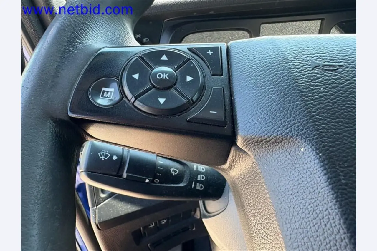 Camions, remorques tandem, voitures et équipement de bureau-32