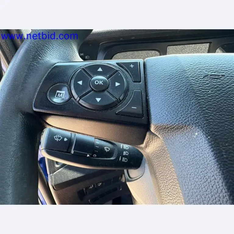 Camions, remorques tandem, voitures et équipement de bureau-32