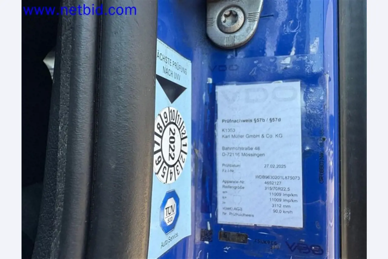 Camions, remorques tandem, voitures et équipement de bureau-3