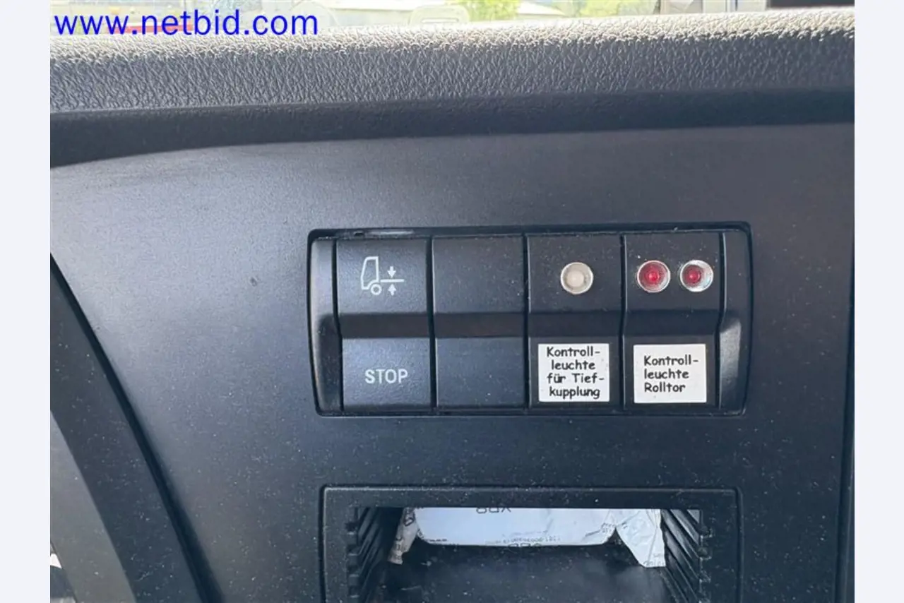 Camions, remorques tandem, voitures et équipement de bureau-5