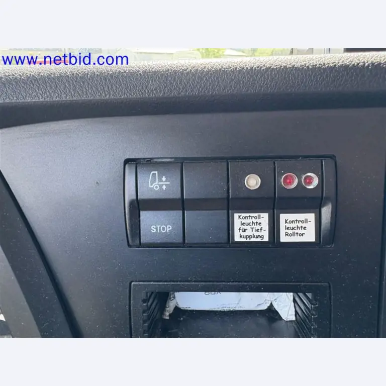 Camions, remorques tandem, voitures et équipement de bureau-5