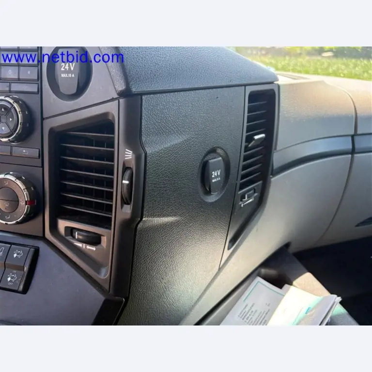 Camions, remorques tandem, voitures et équipement de bureau-6