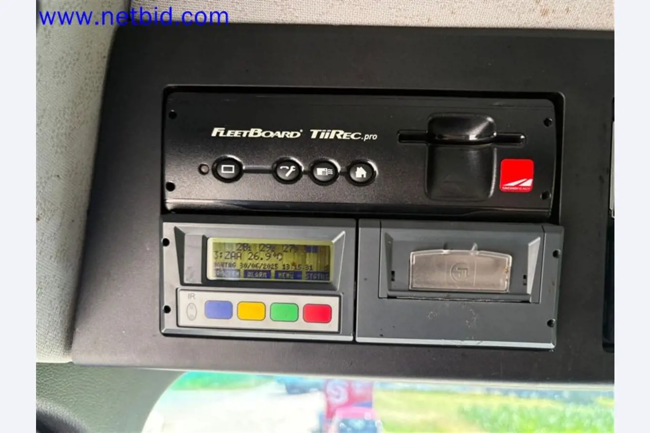 Camions, remorques tandem, voitures et équipement de bureau-7