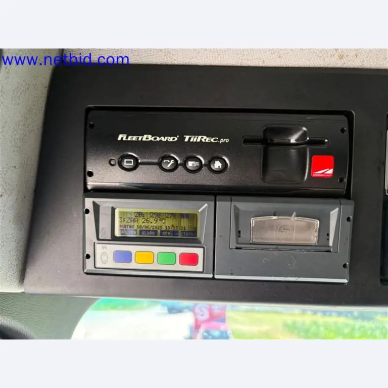 Camions, remorques tandem, voitures et équipement de bureau-7