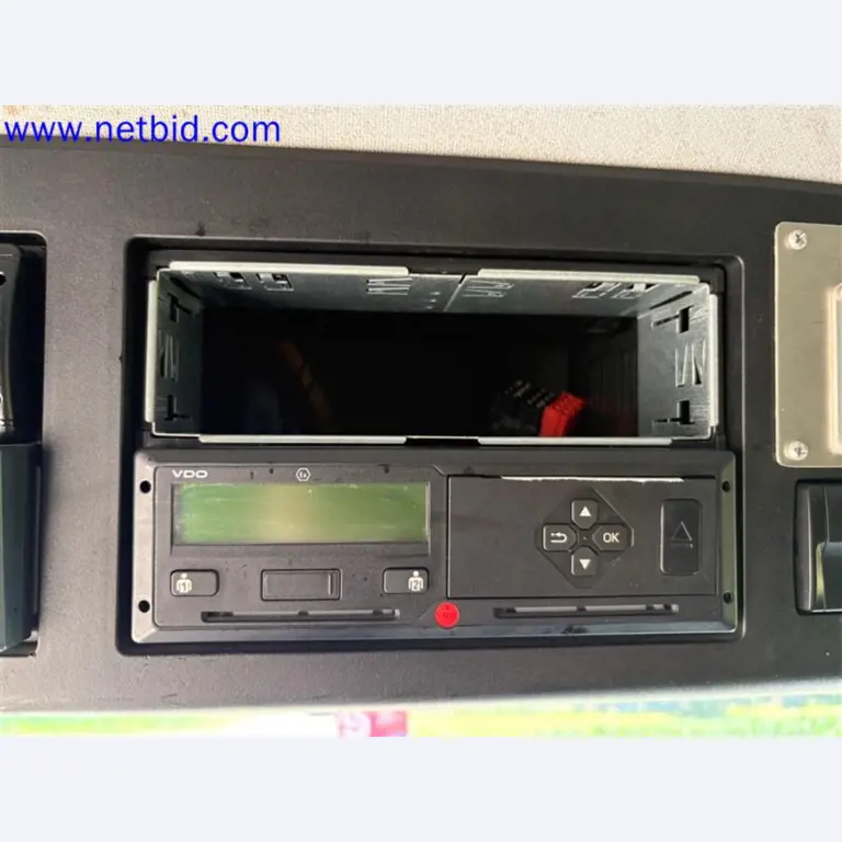 Camions, remorques tandem, voitures et équipement de bureau-9