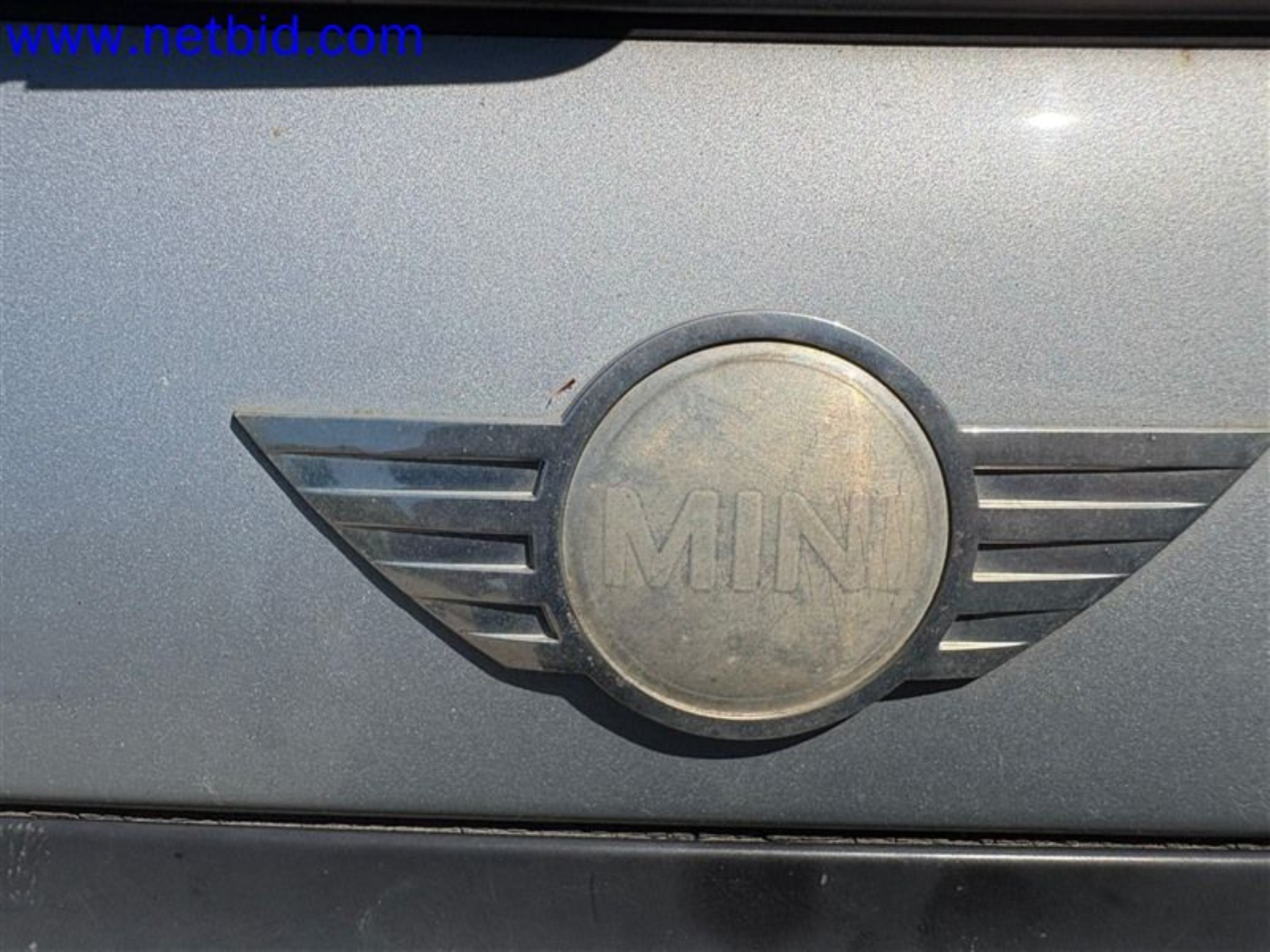 Ciężarówki, przyczepy tandemowe, samochody i sprzęt biurowy-10