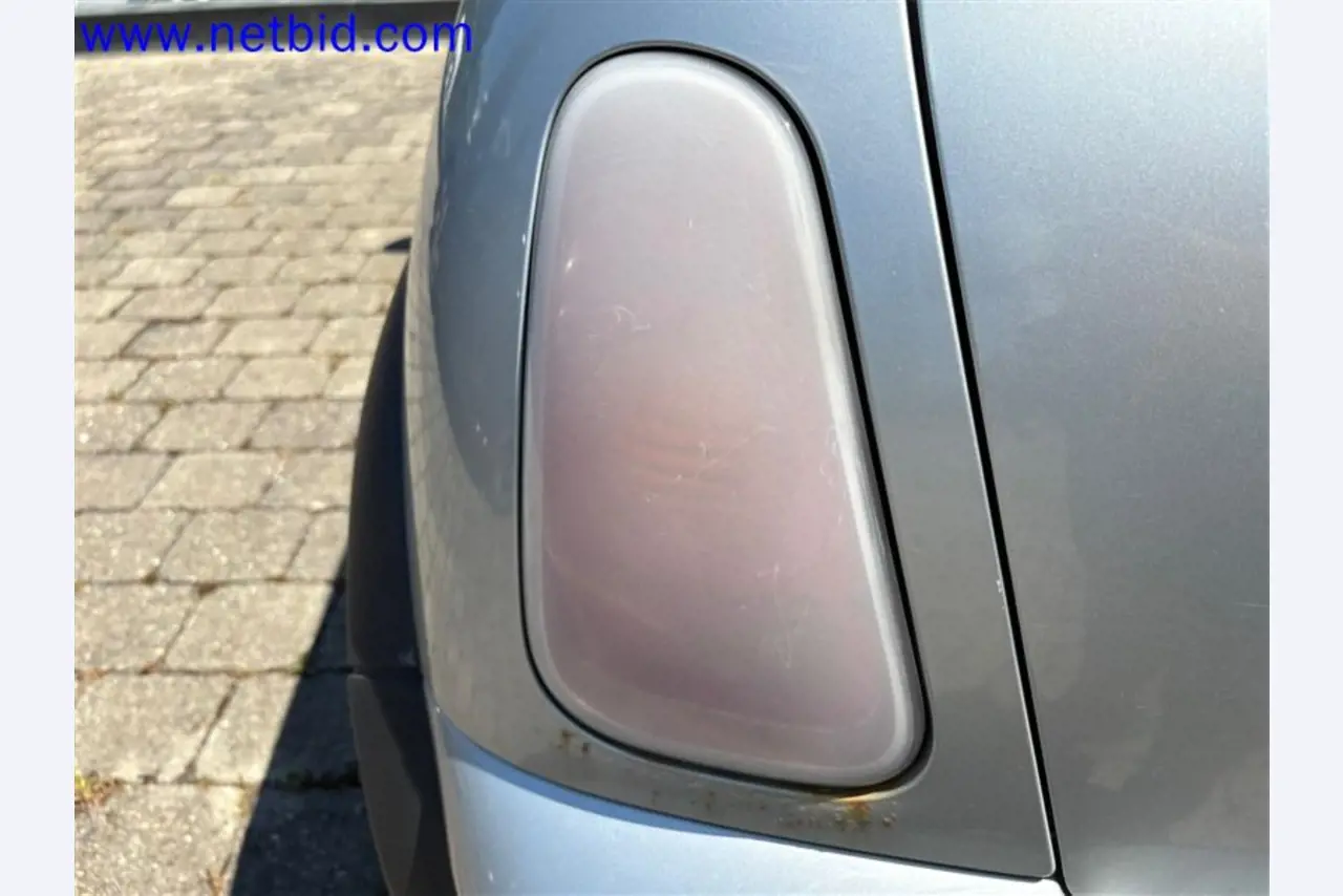 Ciężarówki, przyczepy tandemowe, samochody i sprzęt biurowy-11