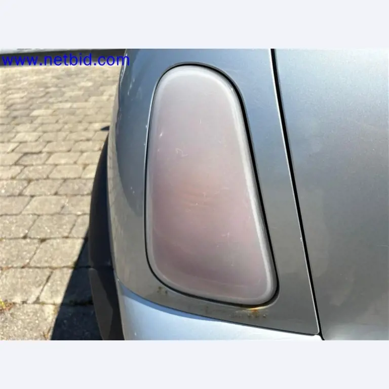 Ciężarówki, przyczepy tandemowe, samochody i sprzęt biurowy-11