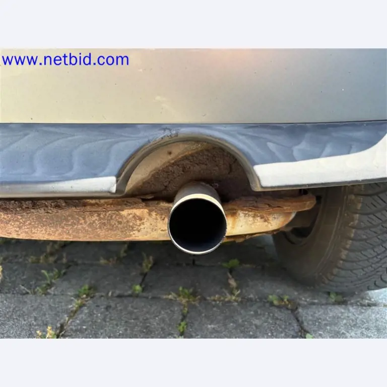 Ciężarówki, przyczepy tandemowe, samochody i sprzęt biurowy-12