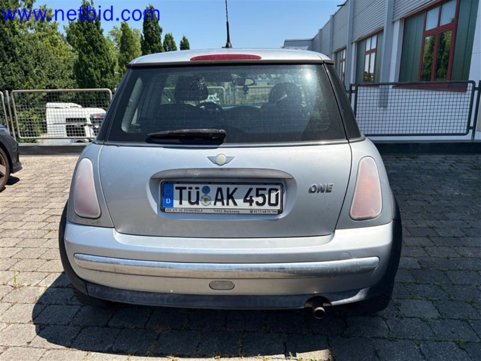 Ciężarówki, przyczepy tandemowe, samochody i sprzęt biurowy-13