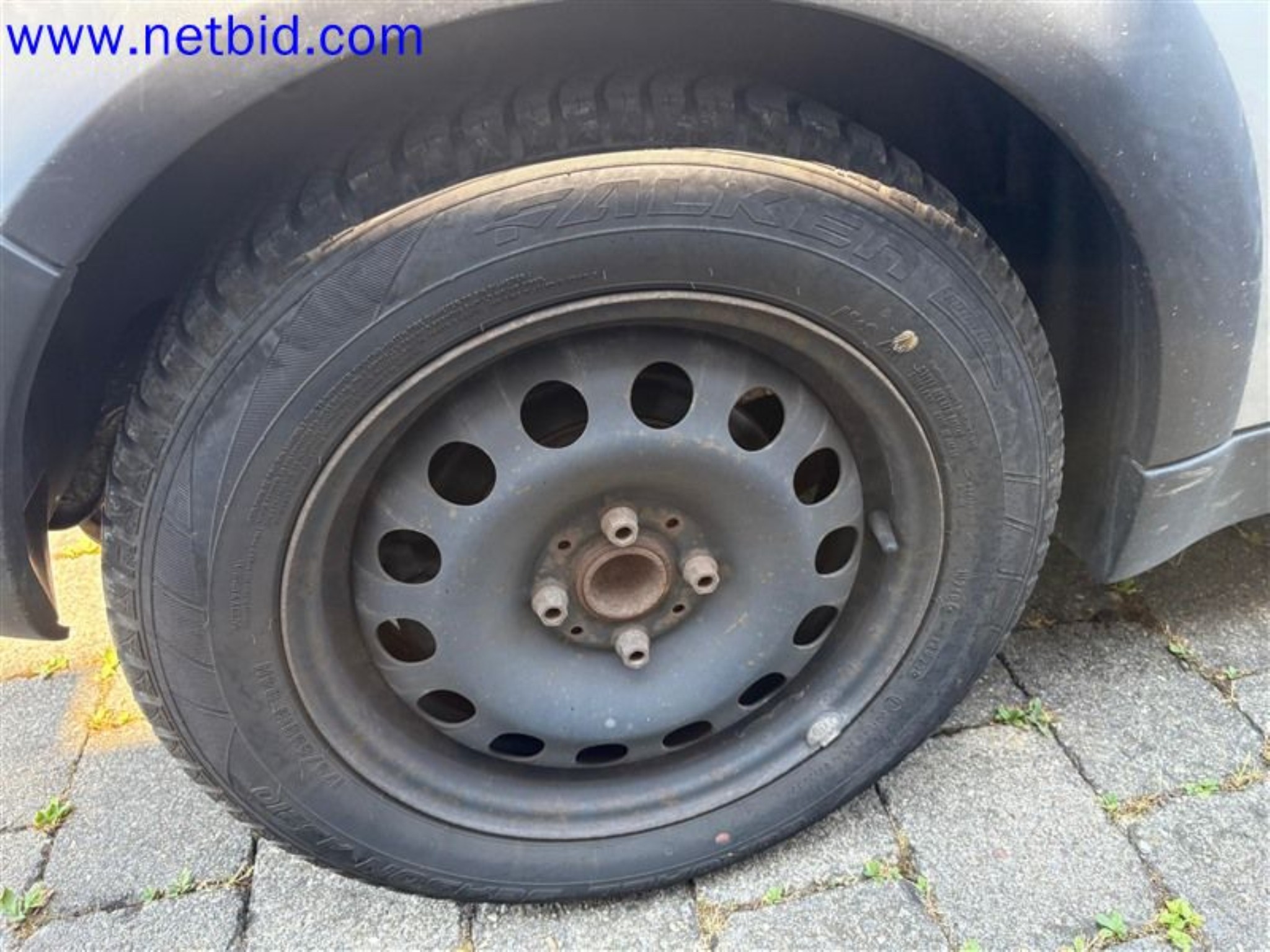 Ciężarówki, przyczepy tandemowe, samochody i sprzęt biurowy-14