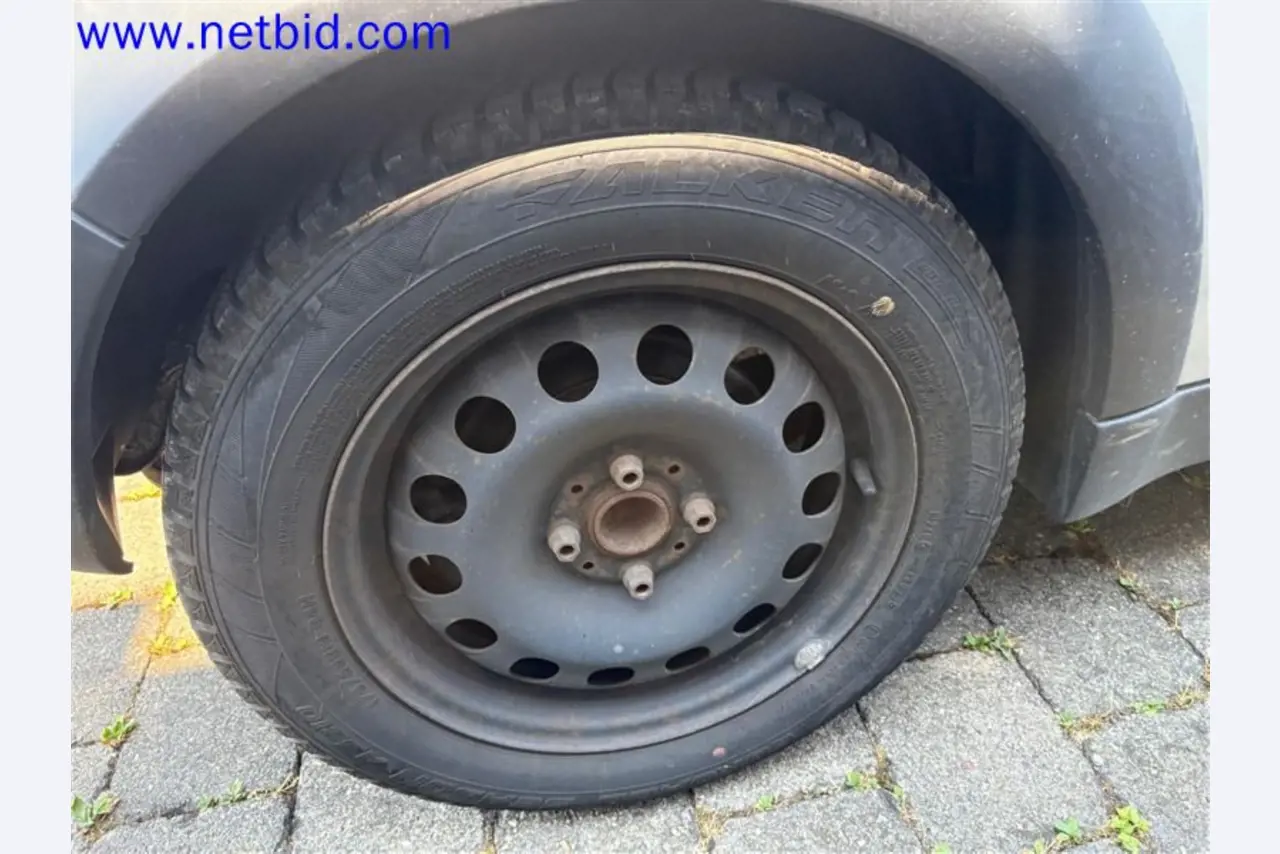 Ciężarówki, przyczepy tandemowe, samochody i sprzęt biurowy-14