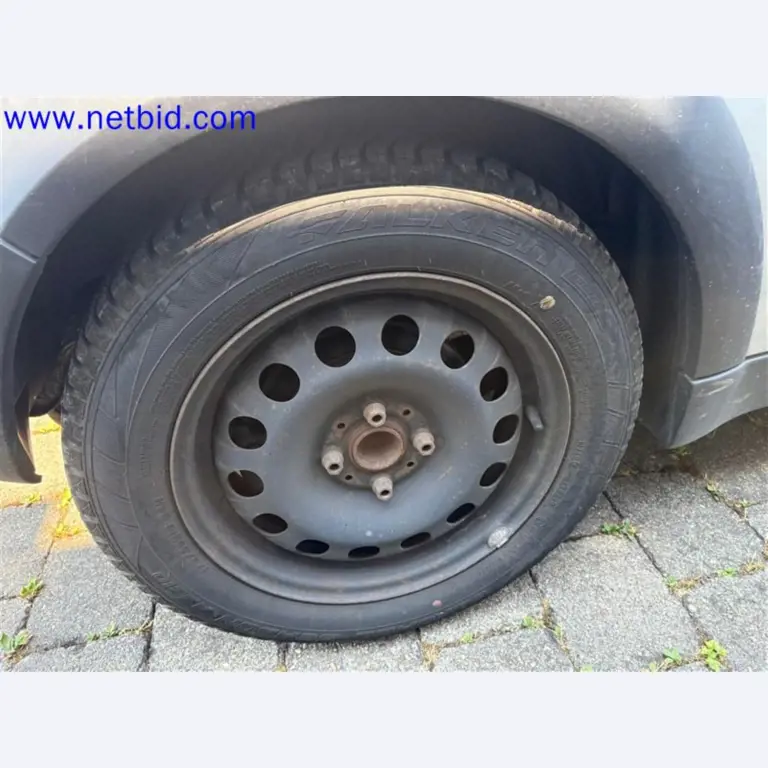 Ciężarówki, przyczepy tandemowe, samochody i sprzęt biurowy-14