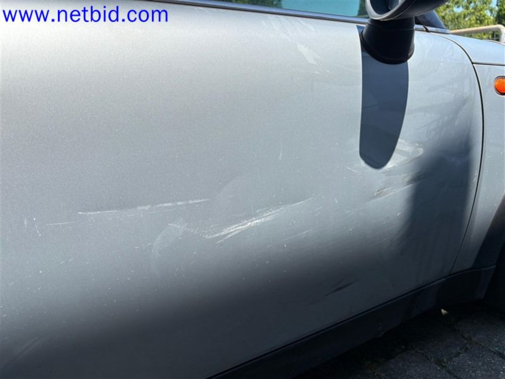 Ciężarówki, przyczepy tandemowe, samochody i sprzęt biurowy-15