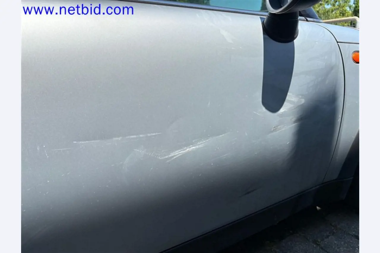 Ciężarówki, przyczepy tandemowe, samochody i sprzęt biurowy-15