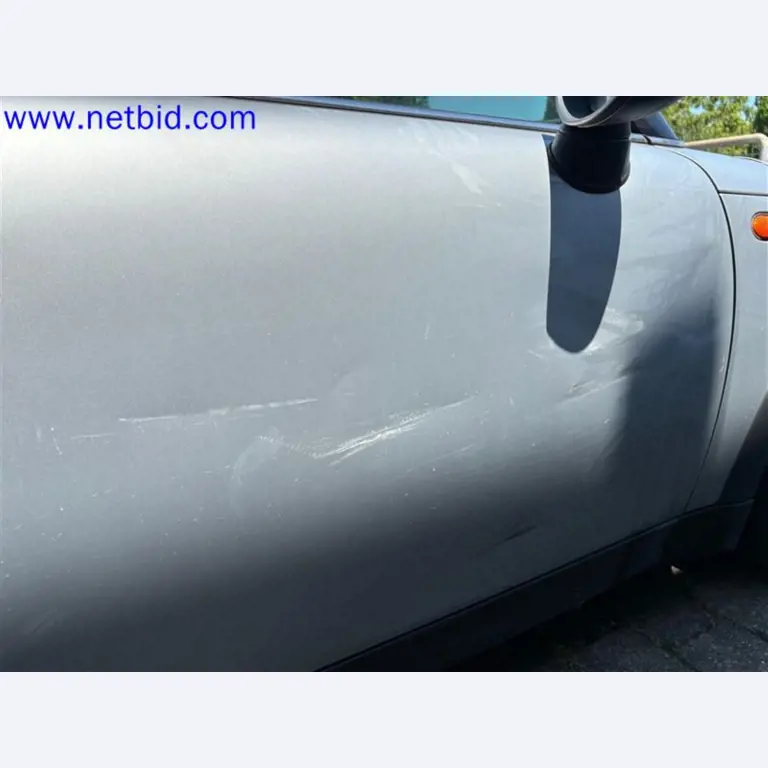 Ciężarówki, przyczepy tandemowe, samochody i sprzęt biurowy-15