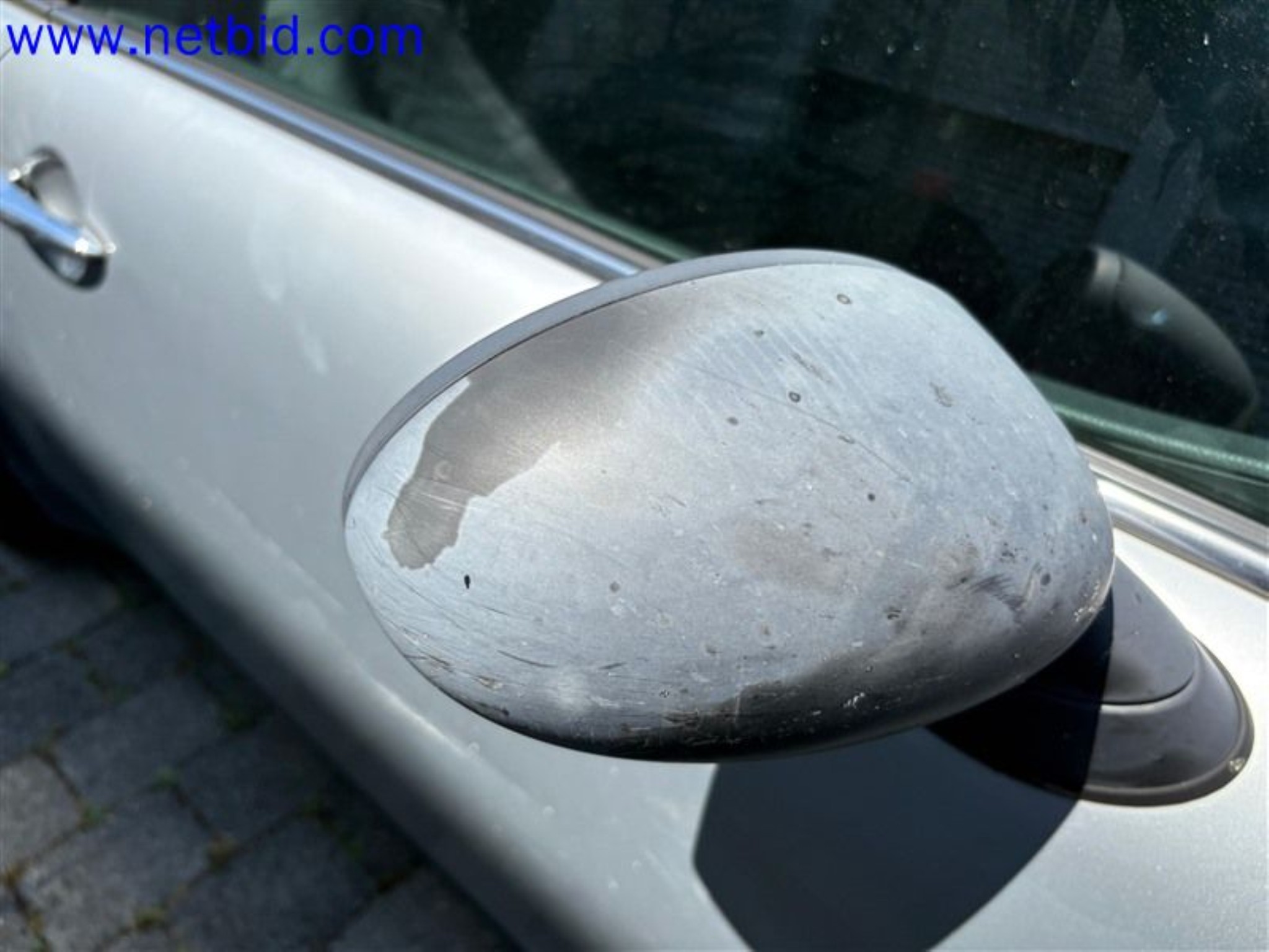 Ciężarówki, przyczepy tandemowe, samochody i sprzęt biurowy-16