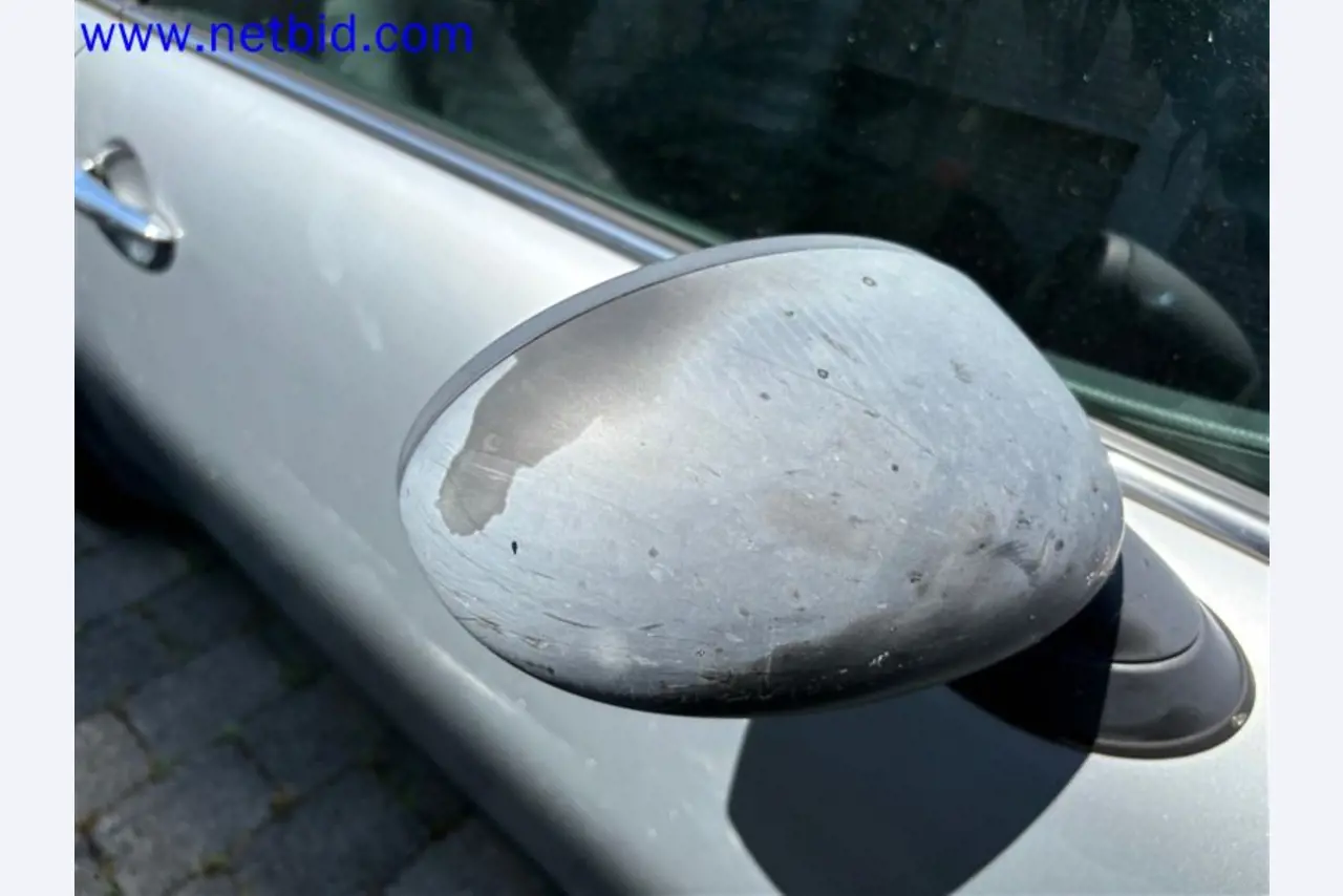 Ciężarówki, przyczepy tandemowe, samochody i sprzęt biurowy-16