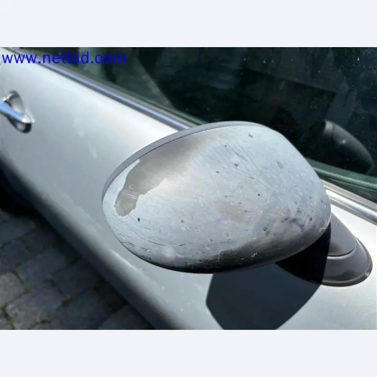 Ciężarówki, przyczepy tandemowe, samochody i sprzęt biurowy-16