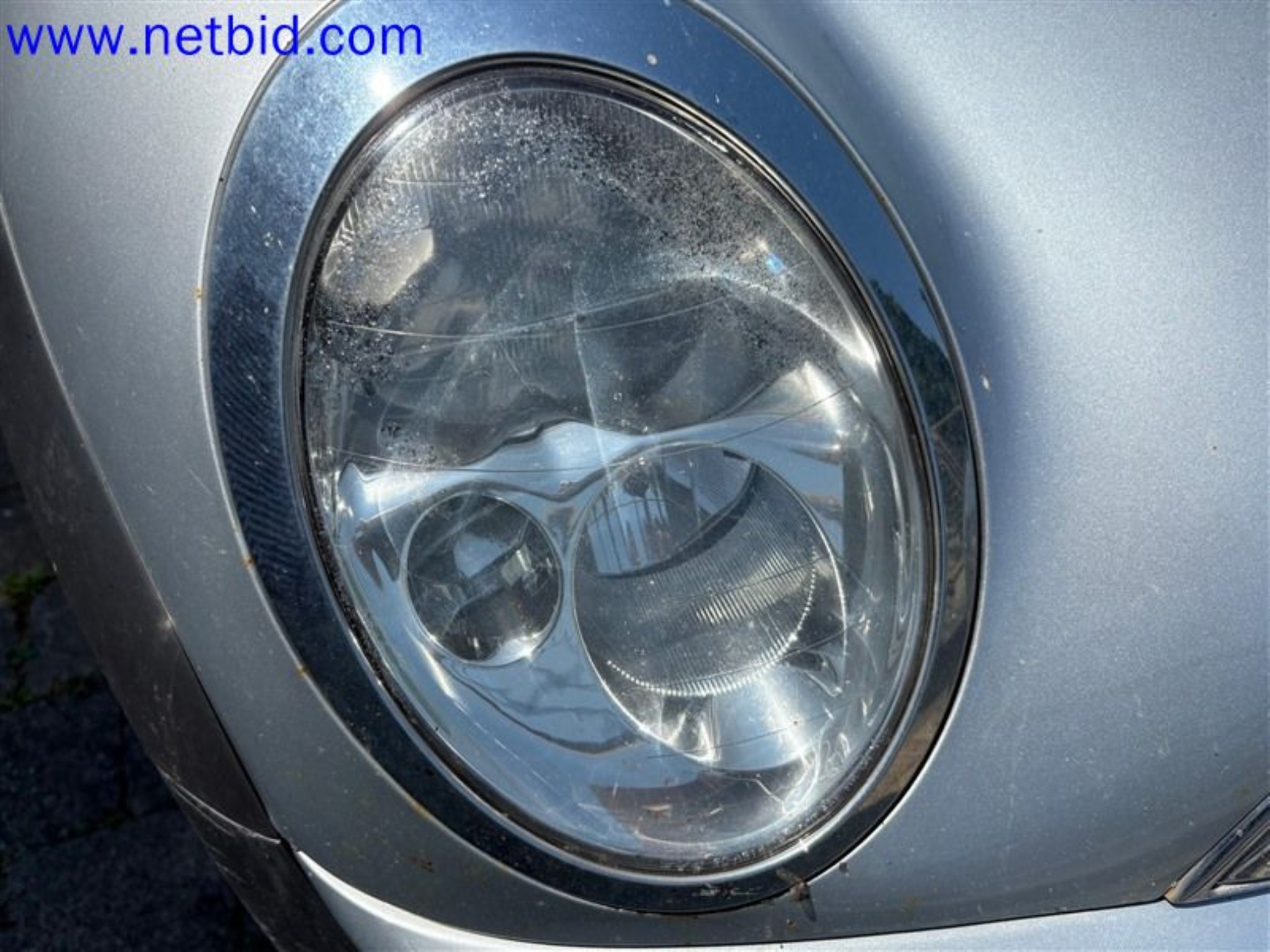 Ciężarówki, przyczepy tandemowe, samochody i sprzęt biurowy-20