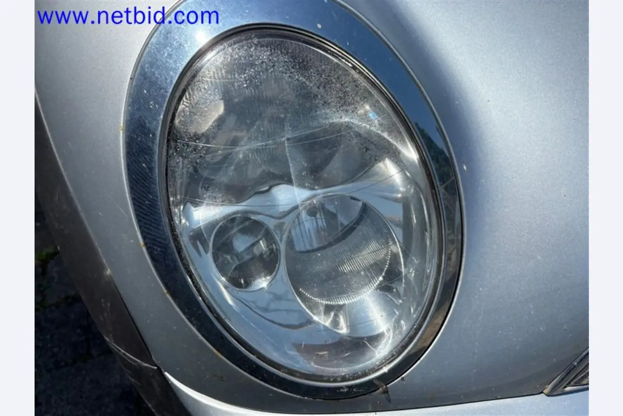 Ciężarówki, przyczepy tandemowe, samochody i sprzęt biurowy-20