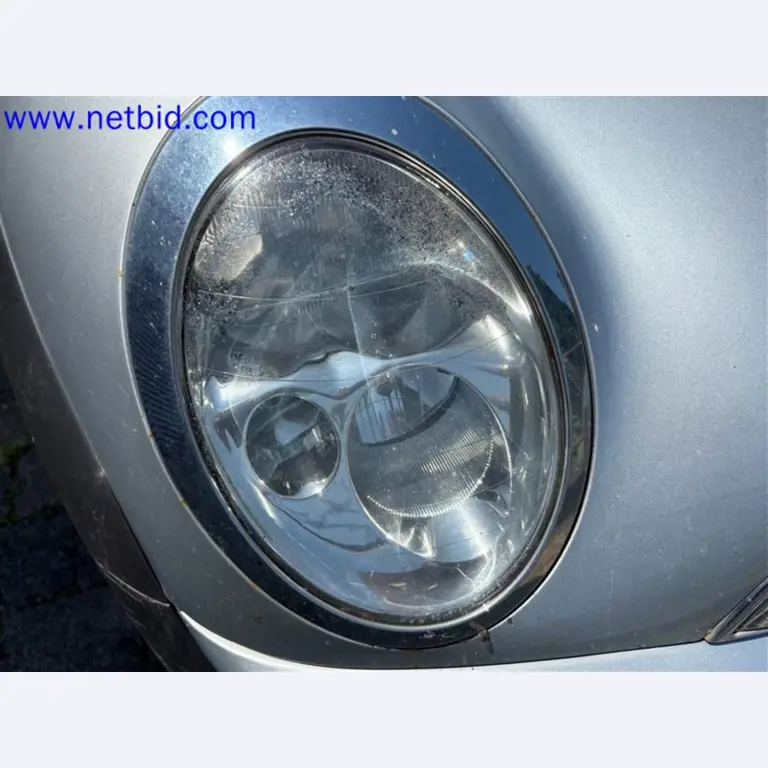 Ciężarówki, przyczepy tandemowe, samochody i sprzęt biurowy-20