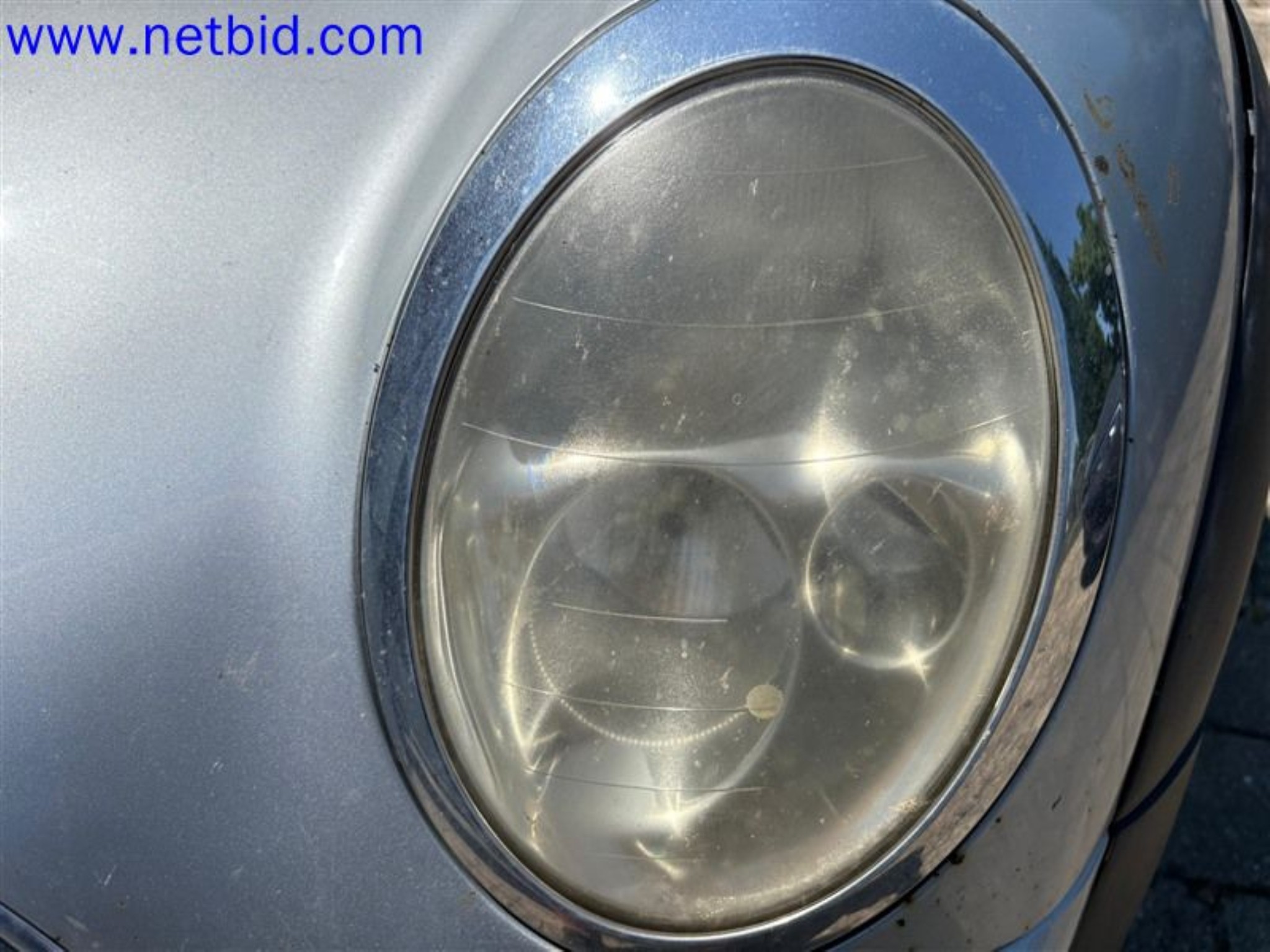 Ciężarówki, przyczepy tandemowe, samochody i sprzęt biurowy-21